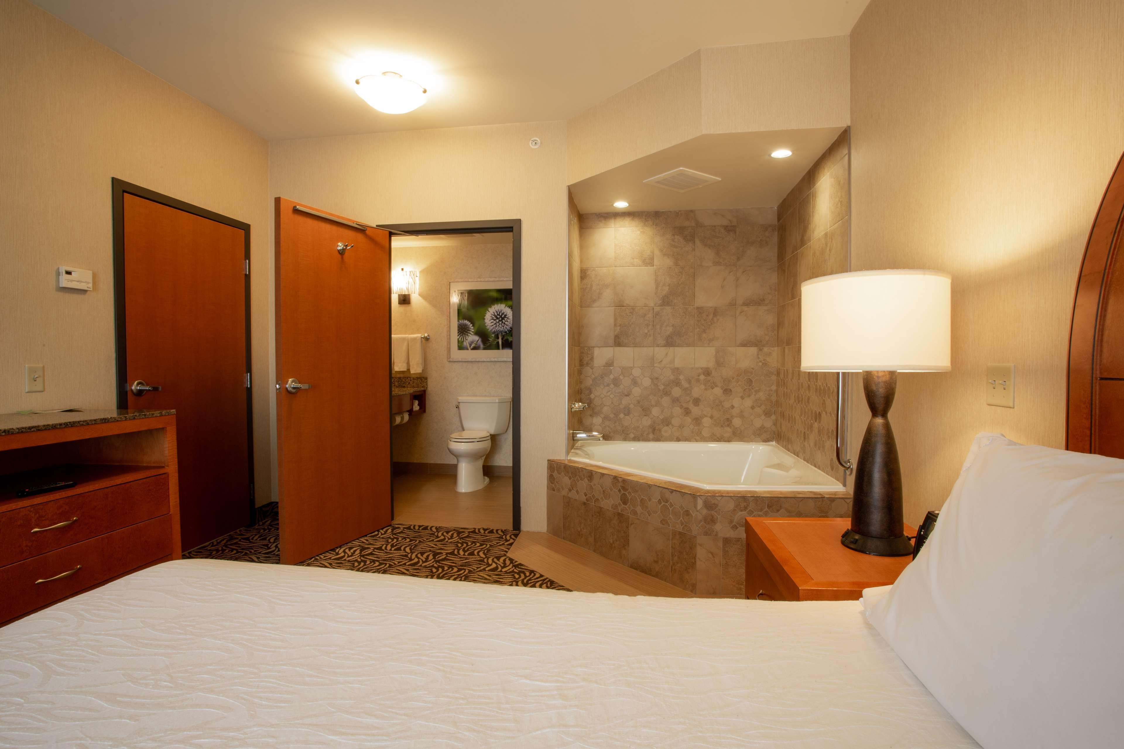 Hilton Garden Inn Cedar Falls Conference Center Bagian luar foto