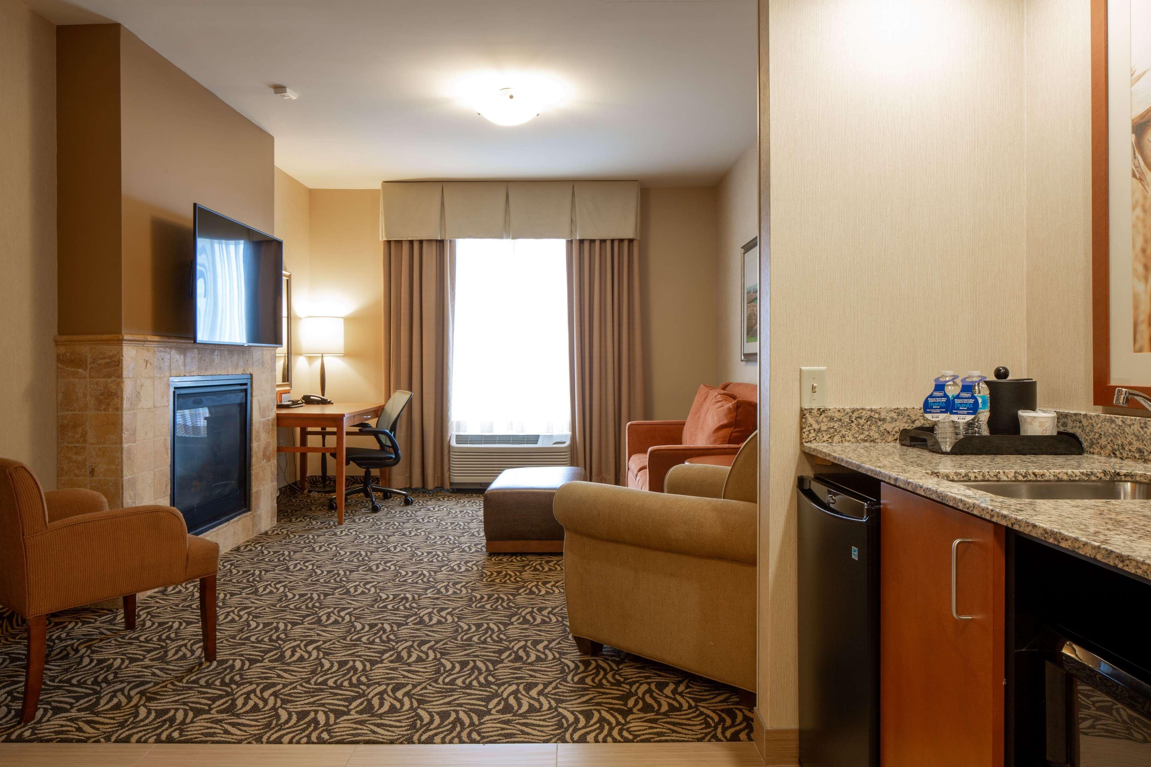 Hilton Garden Inn Cedar Falls Conference Center Bagian luar foto