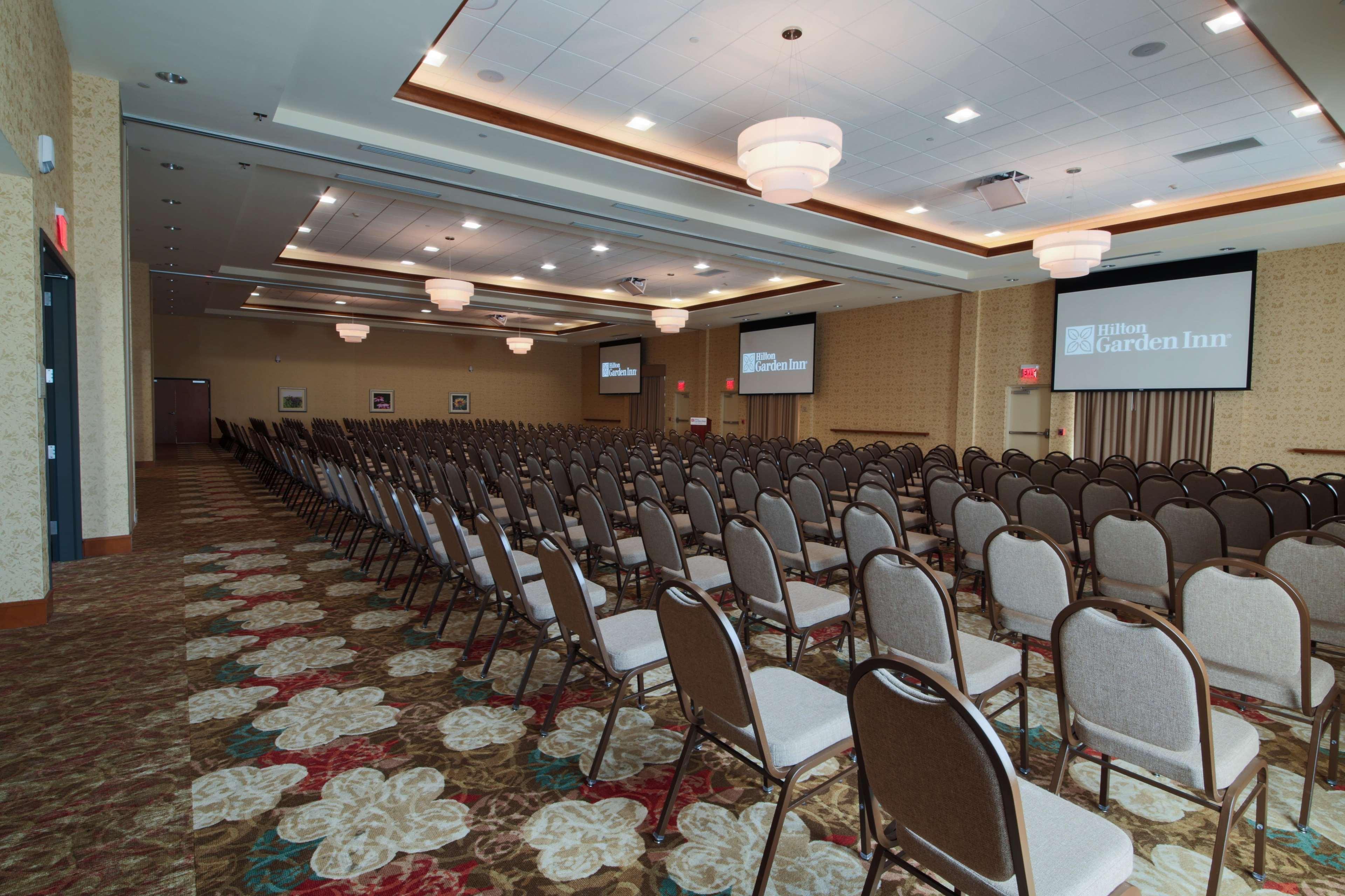 Hilton Garden Inn Cedar Falls Conference Center Bagian luar foto