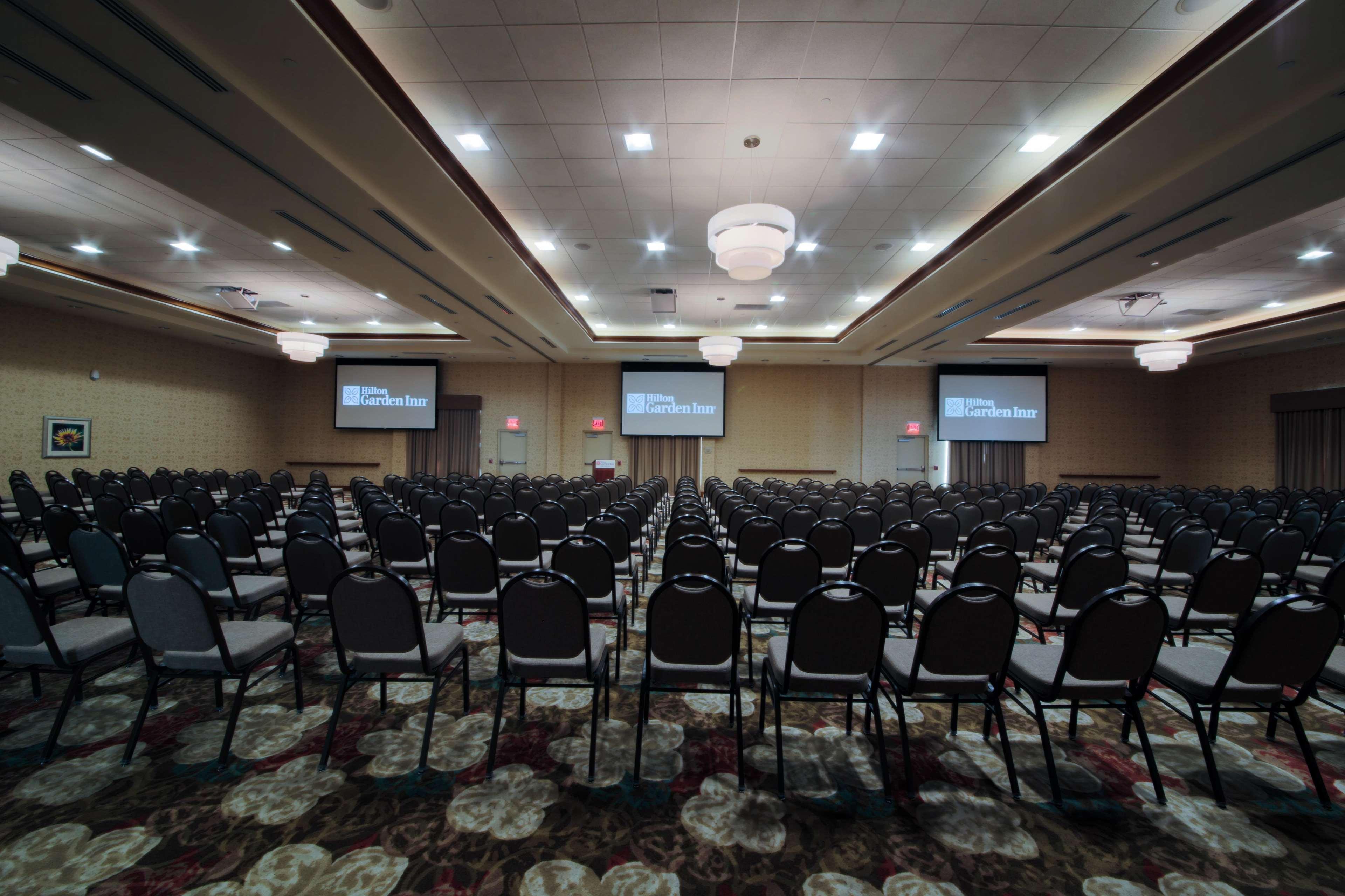 Hilton Garden Inn Cedar Falls Conference Center Bagian luar foto
