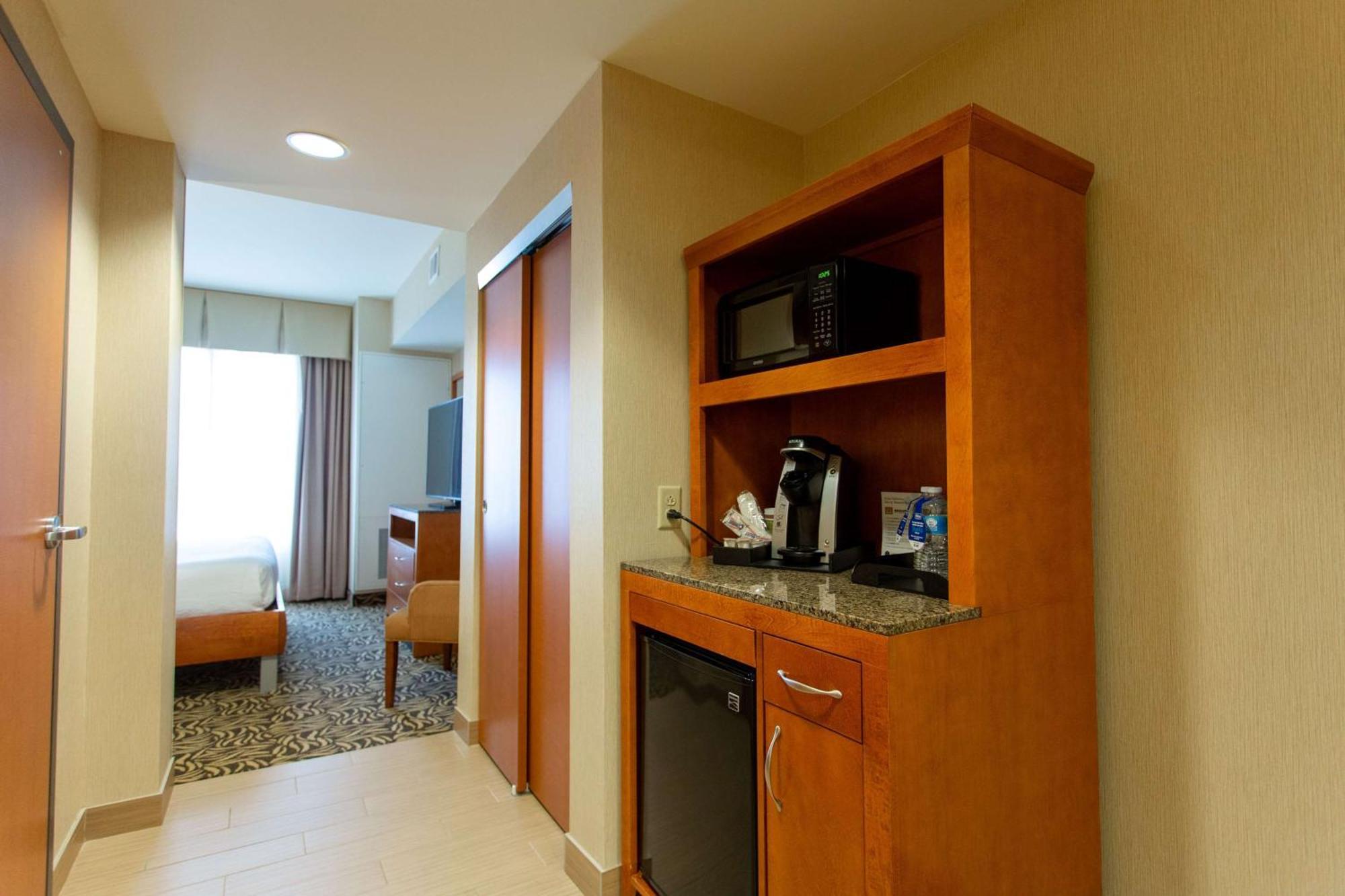 Hilton Garden Inn Cedar Falls Conference Center Bagian luar foto