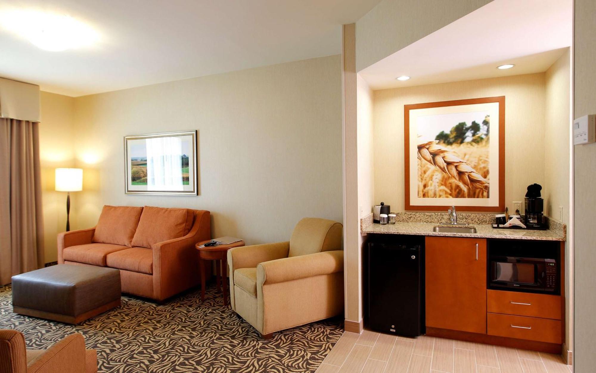 Hilton Garden Inn Cedar Falls Conference Center Bagian luar foto