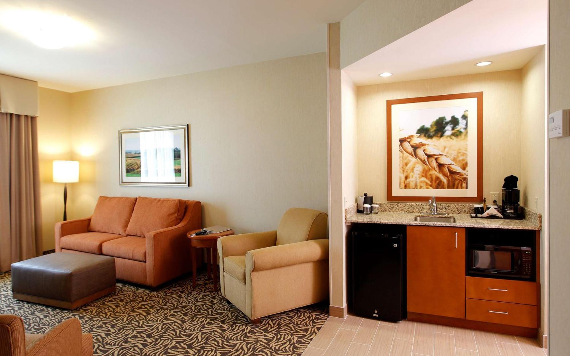 Hilton Garden Inn Cedar Falls Conference Center Bagian luar foto