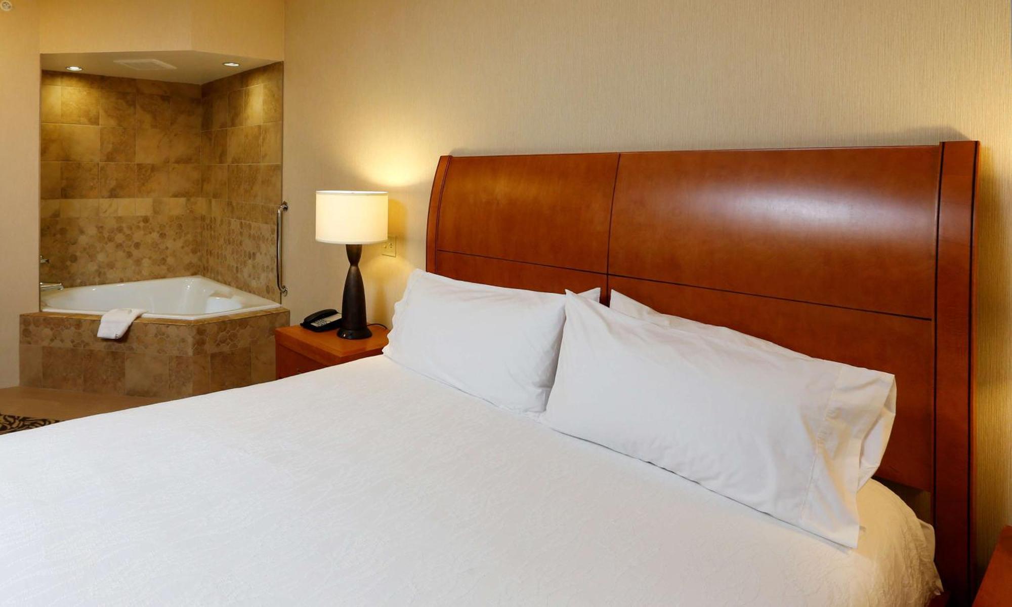 Hilton Garden Inn Cedar Falls Conference Center Bagian luar foto
