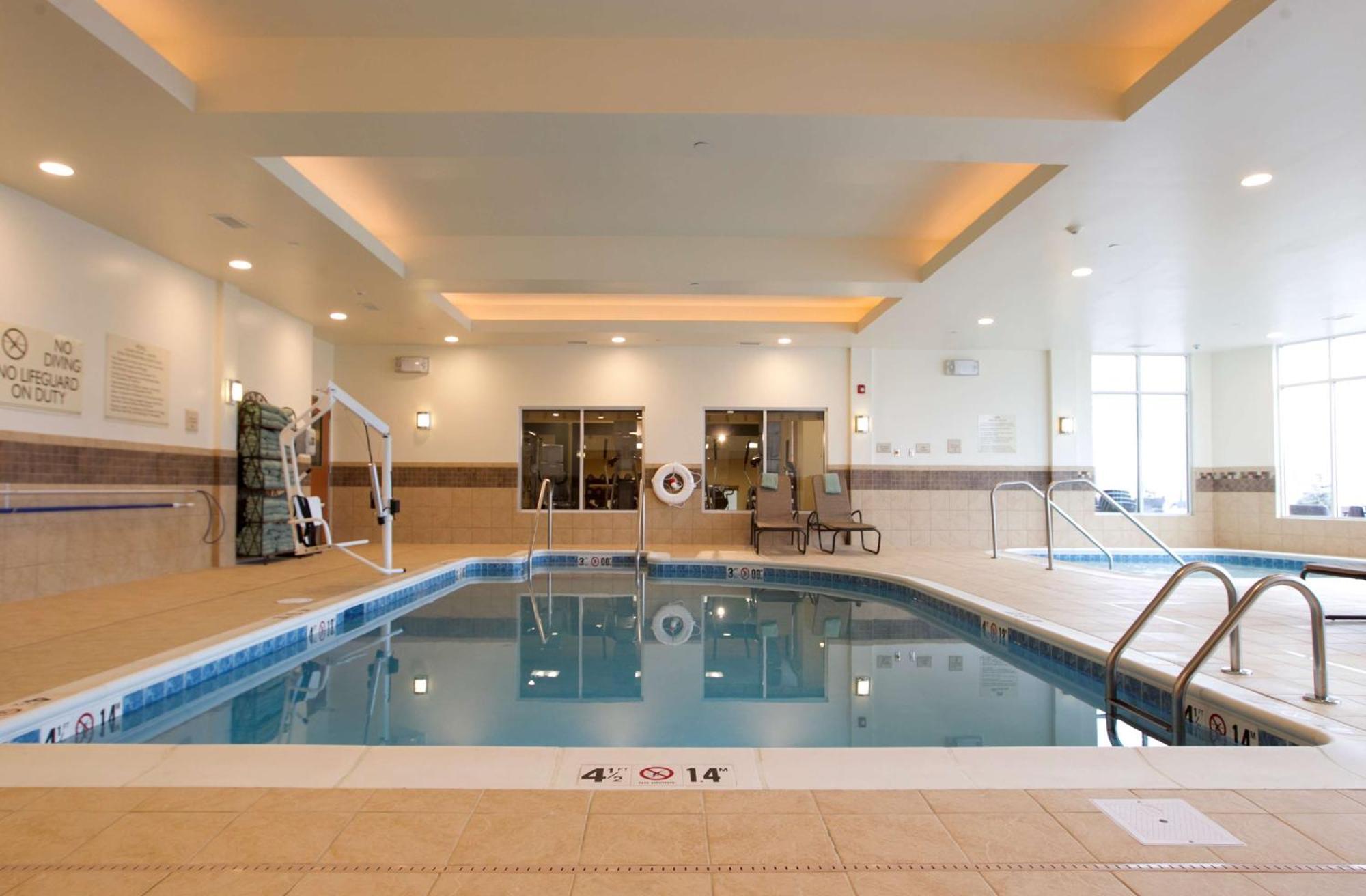 Hilton Garden Inn Cedar Falls Conference Center Bagian luar foto