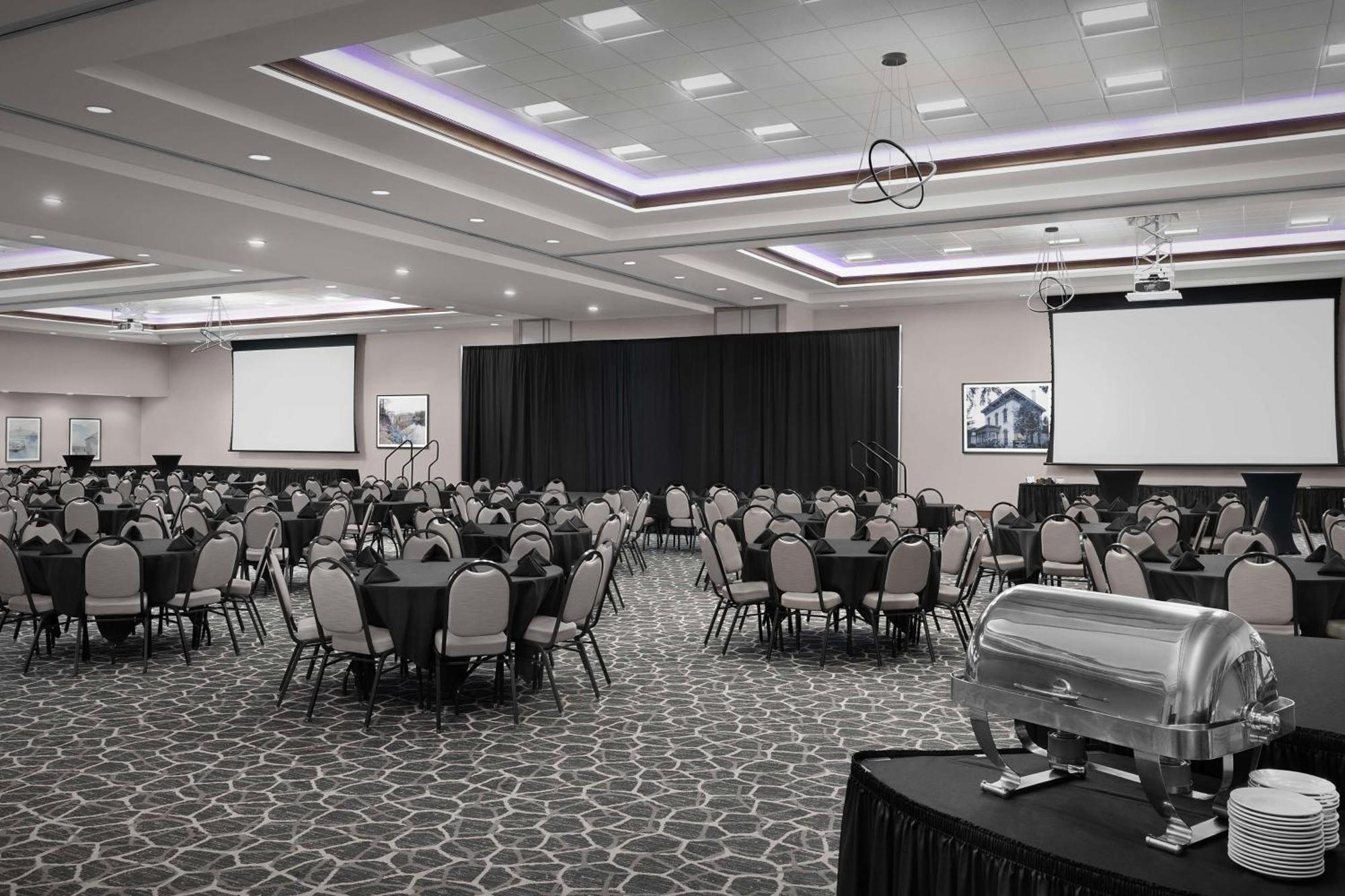 Hilton Garden Inn Cedar Falls Conference Center Bagian luar foto