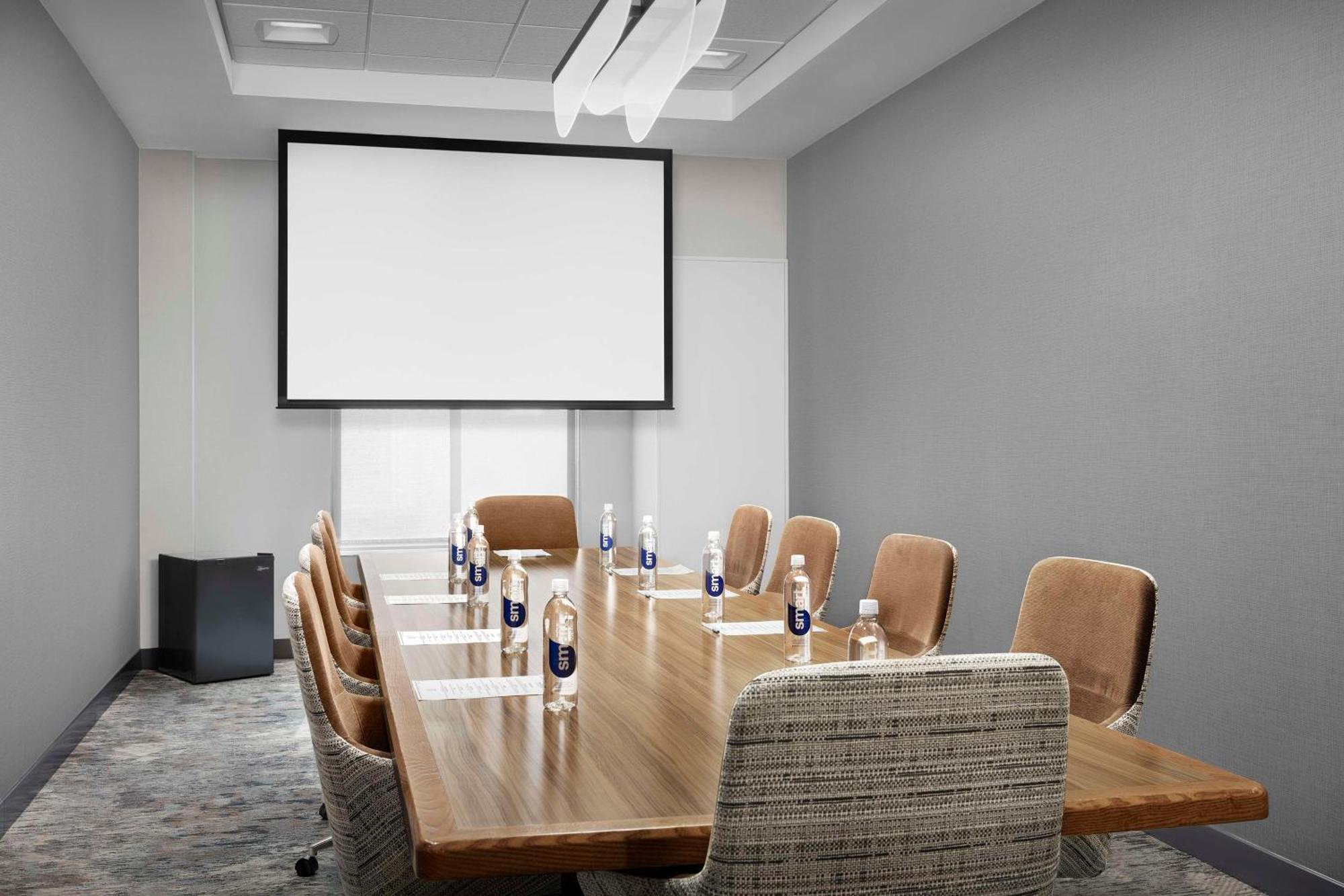 Hilton Garden Inn Cedar Falls Conference Center Bagian luar foto