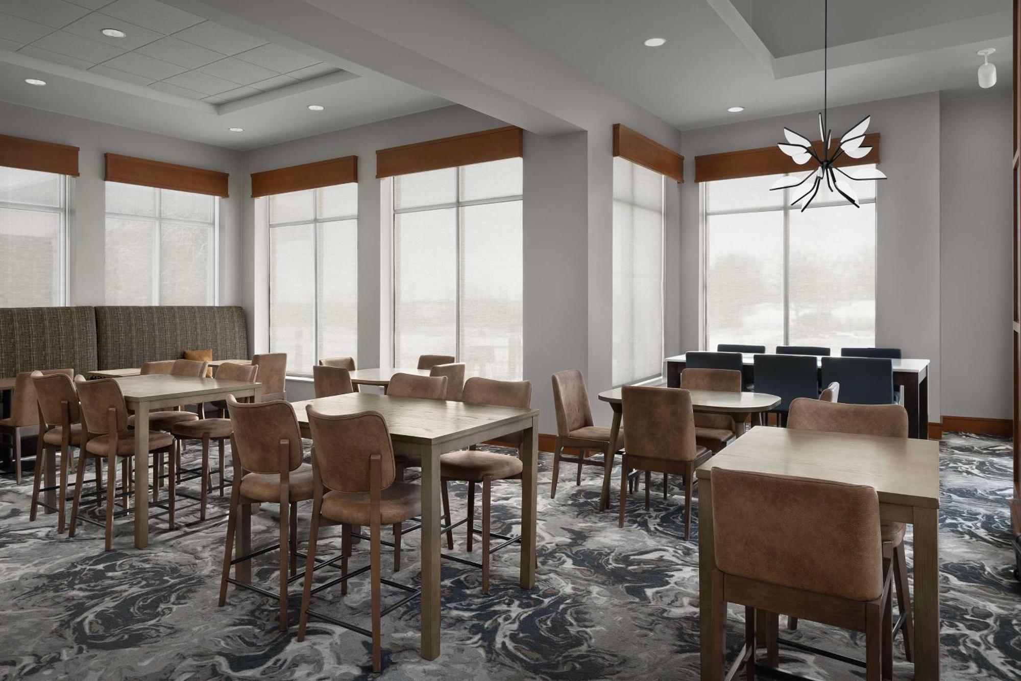 Hilton Garden Inn Cedar Falls Conference Center Bagian luar foto