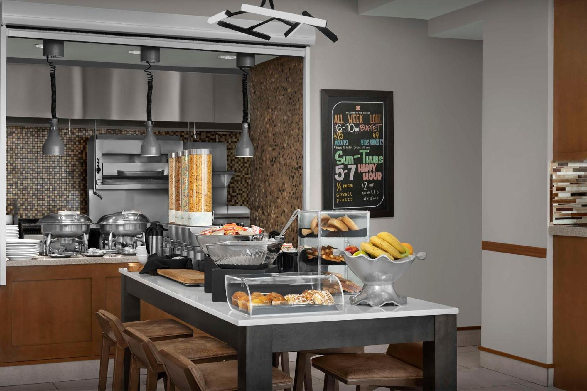 Hilton Garden Inn Cedar Falls Conference Center Bagian luar foto